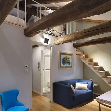 ピアッザ ヴィットリオ スイート 4*